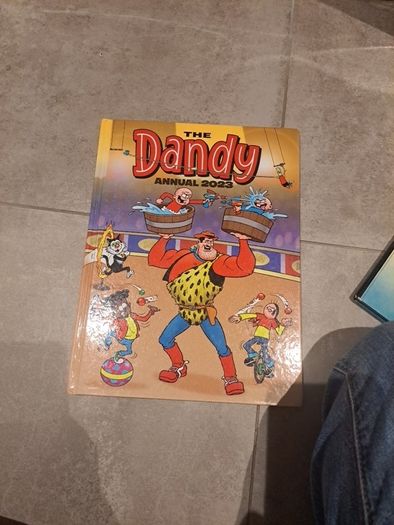 beano and dandy comic annuals and specials