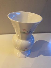 Aynsley Little Sweetheart vase