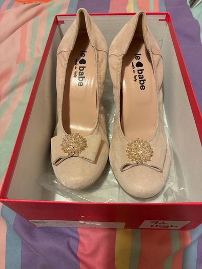 Pale pink le babe shoes size 5.5