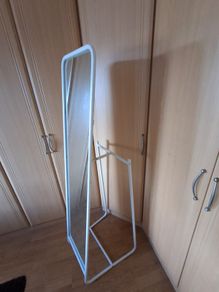 Free standing mirror