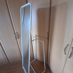 Free standing mirror