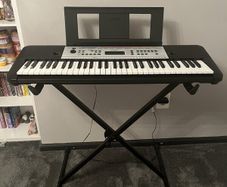 Yamaha YPT 260 keyboard, barely used, comes with music sheet holder,stand and charger