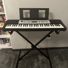 Yamaha YPT 260 keyboard, barely used, comes with music sheet holder,stand and charger