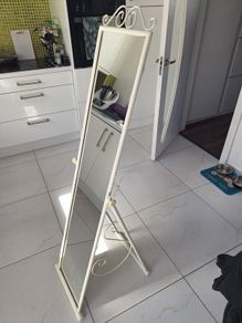 Free standing mirror
