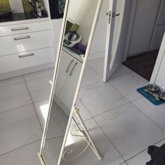Free standing mirror