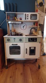 Kids' play kitchen