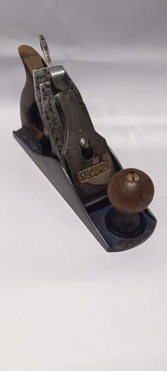 A Vintage Record No 4 Smoothing Plane ( with a spare Iron & Chip breaker)
