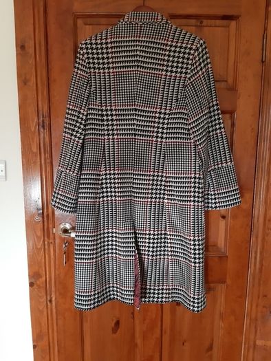 Ladies Winter Check coat Size 16 Oasis
