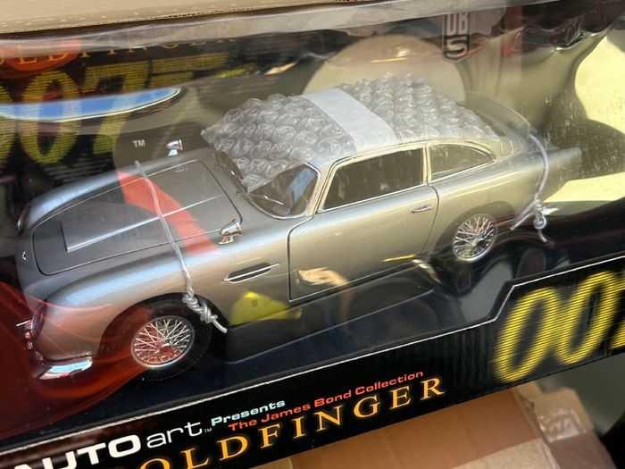 Autoart James Bond 1/18