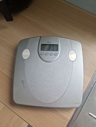 Weighing scales