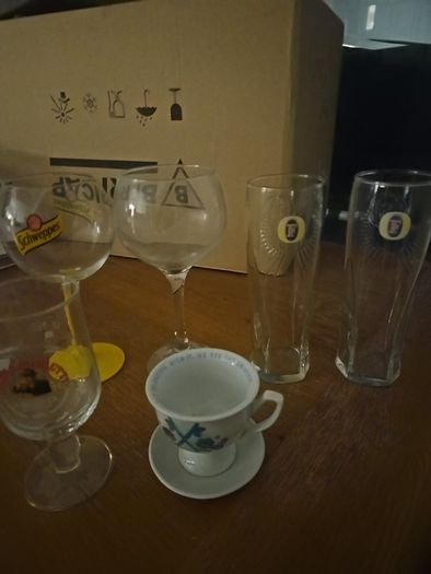 glasses assortment of gin (2) pint (2) wine (1) half pint (1) gin teacup and saucer
