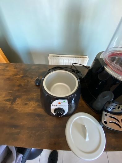 Hot chocolate dispenser