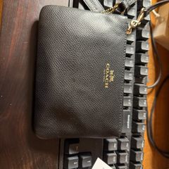 Authentic Coach Leather Wristlet / Card Holder (15x10cm)