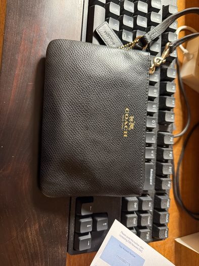 Authentic Coach Leather Wristlet / Card Holder (15x10cm)