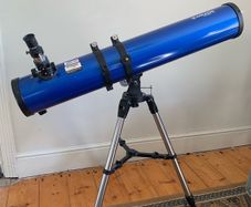 Meade Polaris 114 reflector telescope with tripod