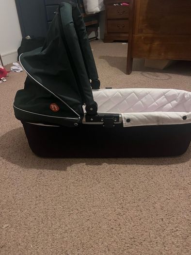Outnabout Nipper Carrycot Sycamore green