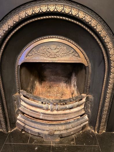 Fireplace stone with cast iron insert