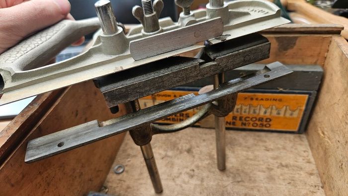 Record 050 combination plane