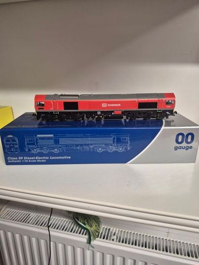 Dapol model railway Class 59 loco