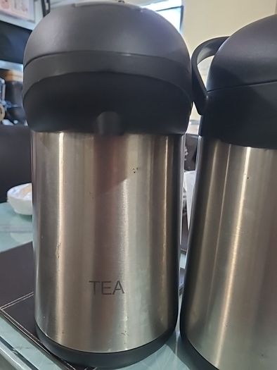 two matching GenWare 2.5L Vacuum Pump Pots