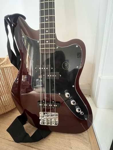 Full Bass Guitar Starter Kit .Amp, Headphones, Bag and Accessories