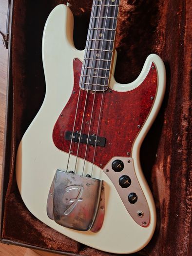 Vintage 1966 Fender Jazz Bass