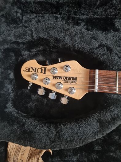 Musicman Luke II in Luke Blue