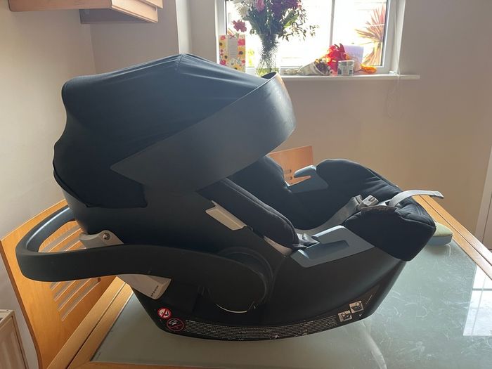 Cybex Gold Anton 5 capsule and isofix base