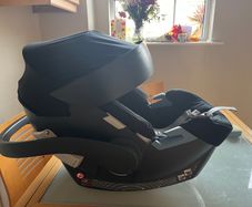 Cybex Gold Anton 5 capsule and isofix base