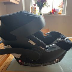 Cybex Gold Anton 5 capsule and isofix base