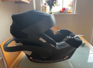 Cybex Gold Anton 5 capsule and isofix base