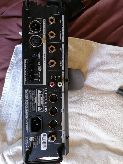 TC Helicon TFW001 Acoustic Guitar Vocal processor Voicelive harmony