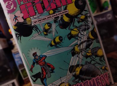 Power of the Atom ! Issue #17 ! Swarmed ! Copper Age Comic from 1989 ! By DC Comics !