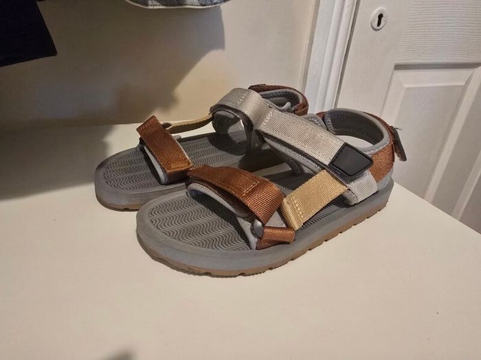 Boys sandals