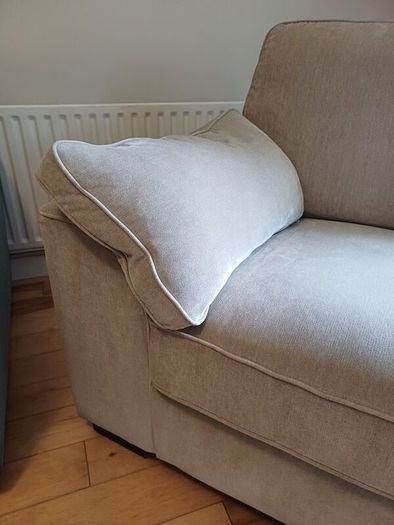 sofa and 2 armchairs for sale 6 months old