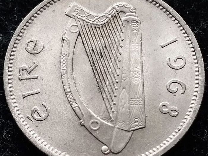 [#393] - Ireland 1968 | Irish 6p | Six Pence | Wolfhound | KM.13a | UNC