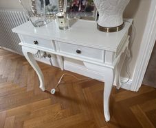 Hall table
