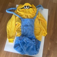 Halloween costume minions