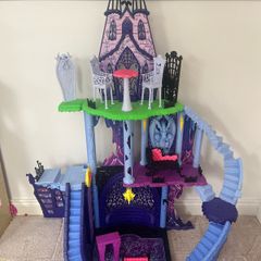 RARE 2013 Freaky Fusion Catacombs Playset Monster High