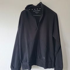 Helen Steele Woven Pocket Sweatshirt.