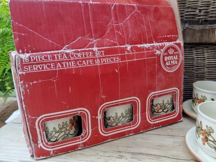 vintage tea set, boxed vintage tea set, vintage tea cups