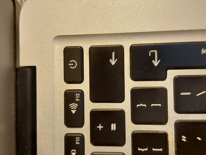 Apple MacBook Air, Model A1466, 13 inch, Needs Ram, has no Ram, excellent condition otherwise