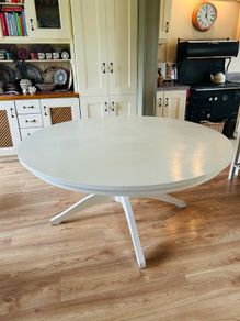 Neptune dining table