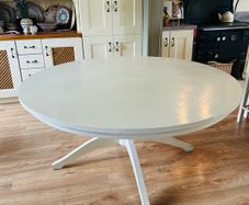 Neptune dining table