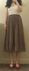 Pleated skirt can be worn from both side