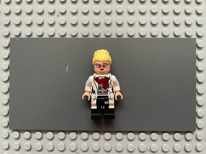 lego super heroes sh0340 Dr. Harleen Quinzel minifigure- Red Glasses