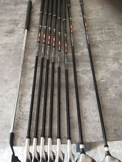 Dunlop golf clubs and bag with stand. Right handed clubs.