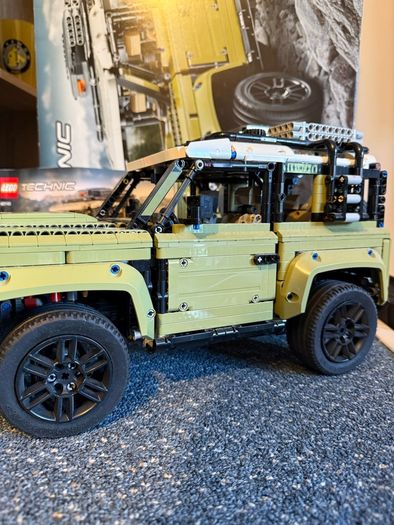 Lego Technic Land Rover Defender 42110 - Box and Manual included