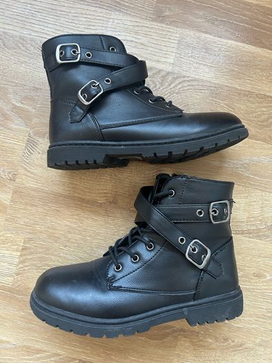 Girls Black Boots Size 1