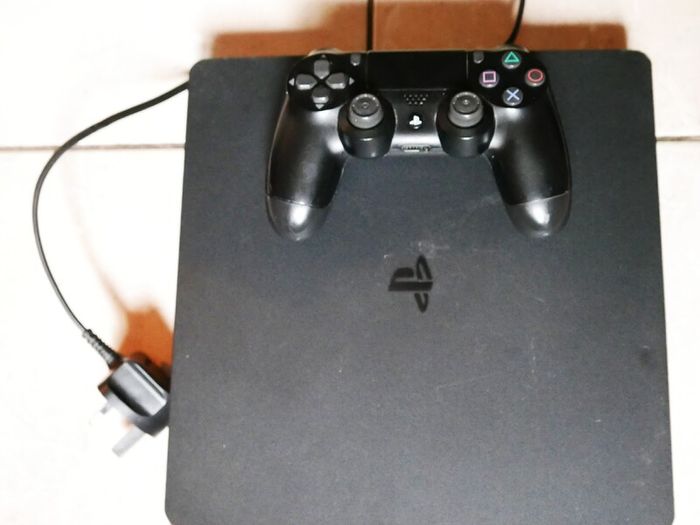 Sony PlayStation 4 PS4 500 GB (System Software 10.01)